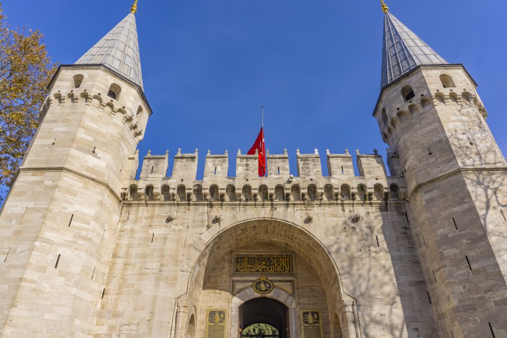 Gate of salutation entrance to the second courtya